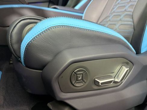 Used 2025 Lamborghini Urus SE AWD/4WD image 19