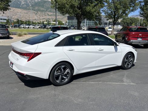 Certified 2023 Hyundai Elantra Limited w/ Preferred Accessory Package FWD image 7