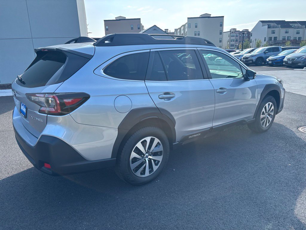 Used 2024 Subaru Outback Premium AWD/4WD image 5