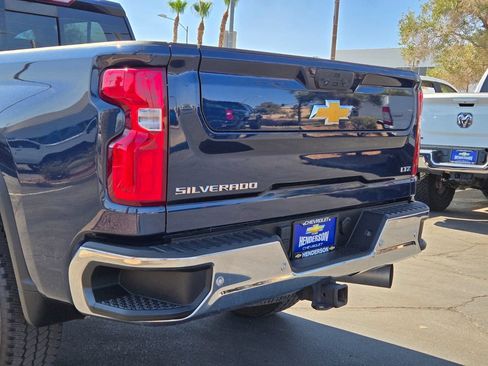 Used 2022 Chevrolet Silverado 2500 LTZ w/ LTZ Plus Package AWD/4WD image 5