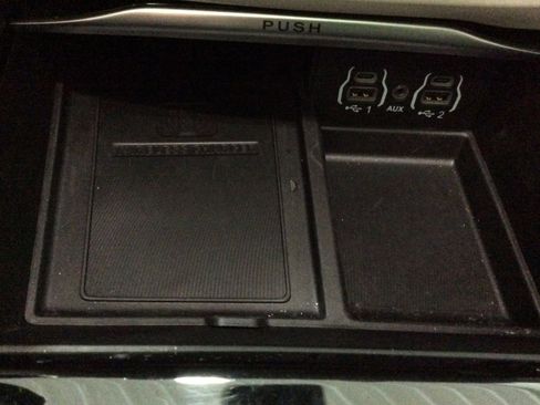 Used 2024 Chrysler Pacifica Limited w/ Trailer Tow Group image 36