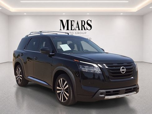 Used 2023 Nissan Pathfinder Platinum w/ Black Appearance Package FWD image 7