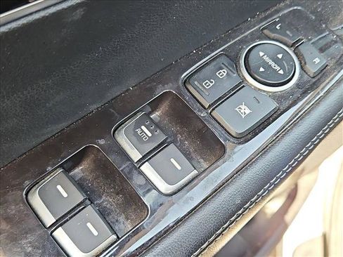 Used 2017 Kia Sorento AWD image 11