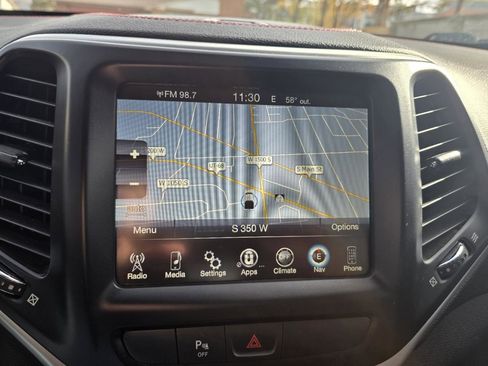 Used 2018 Jeep Cherokee Trailhawk image 22