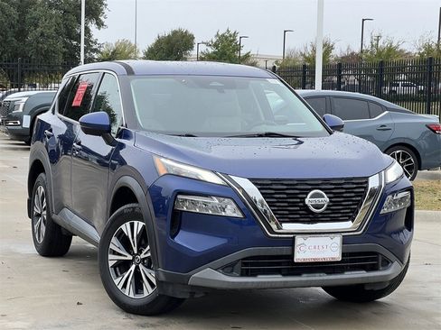 Certified 2021 Nissan Rogue SV image 2