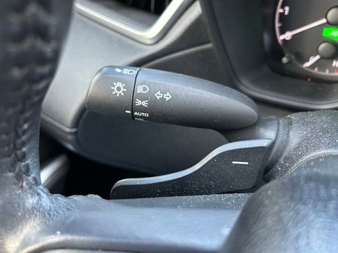 Used 2023 Toyota Corolla Cross SE image 21