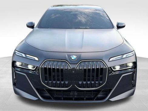 Used 2023 BMW 760i xDrive w/ Luxury Rear Seating Package AWD/4WD image 2