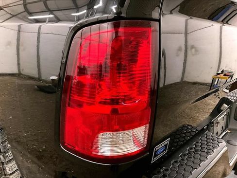 Used 2018 RAM 1500 Express w/ Black Ram 1500 Express Group AWD/4WD image 29
