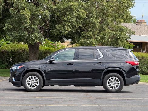 Used 2019 Chevrolet Traverse LT FWD image 2