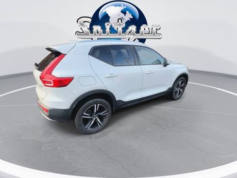 Used 2023 Volvo XC40 B5 Core w/ Convenience Package image 11