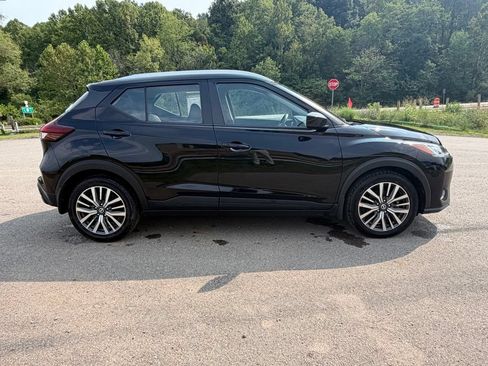 Used 2021 Nissan Kicks SV FWD image 3