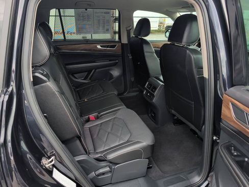 Used 2025 Volkswagen Atlas SE FWD image 13