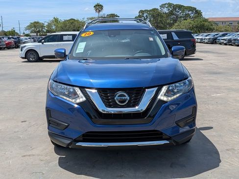 Used 2020 Nissan Rogue SV w/ Premium Package FWD image 3