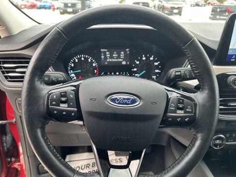 Used 2021 Ford Escape SEL image 19