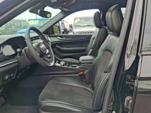 Used 2024 Jeep Grand Cherokee L Altitude image 23