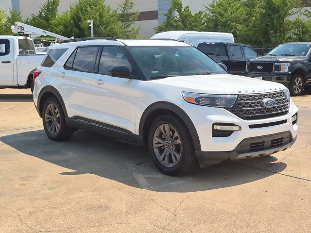 Certified 2022 Ford Explorer XLT w/ Equipment Group 202A RWD image 3