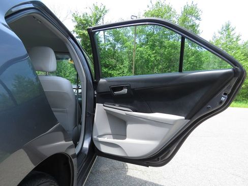 Used 2014 Toyota Camry LE FWD image 15