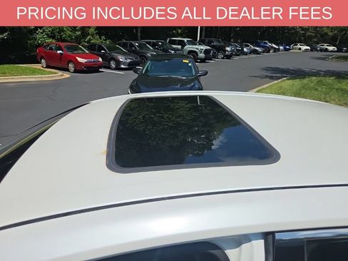 Used 2020 Toyota Camry XLE FWD image 3