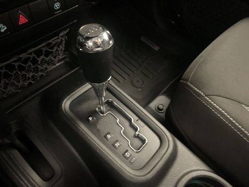 Used 2018 Jeep Wrangler Unlimited Sahara w/ Dual Top Group image 8