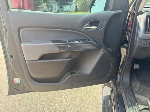 Used 2022 Chevrolet Colorado Z71 w/ Z71 Midnight Edition AWD/4WD image 13