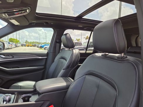 Used 2025 Jeep Grand Cherokee Limited w/ Luxury Tech Group II AWD/4WD image 22
