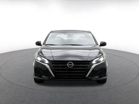 Used 2025 Nissan Altima 2.5 SV FWD image 2