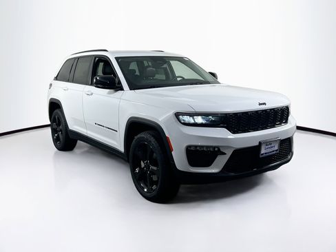 Used 2023 Jeep Grand Cherokee Limited w/ Black Appearance Package image 3