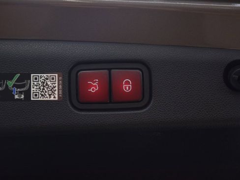 Used 2025 Mercedes-Benz E 53 AMG e 4MATIC Sedan image 32