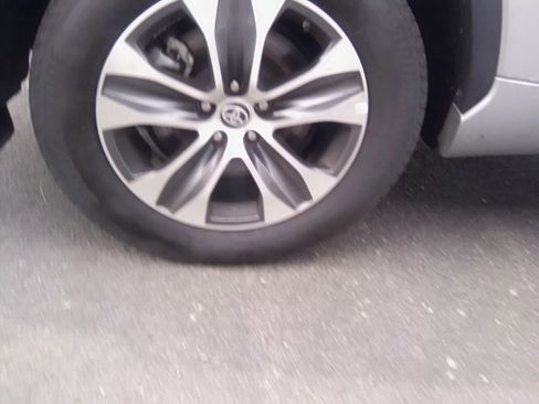 Used 2024 Toyota Highlander XLE image 8