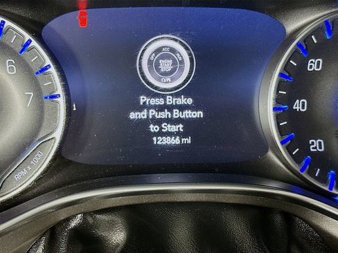 Used 2019 Chrysler Pacifica Limited FWD image 17