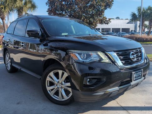 Used 2018 Nissan Pathfinder SL w/ SL Premium Package image 2