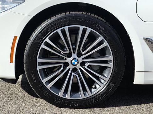 Used 2020 BMW 530e w/ Convenience Package image 9