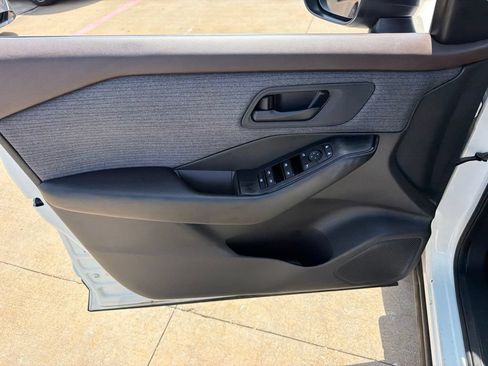 Used 2023 Nissan Rogue S AWD/4WD image 12