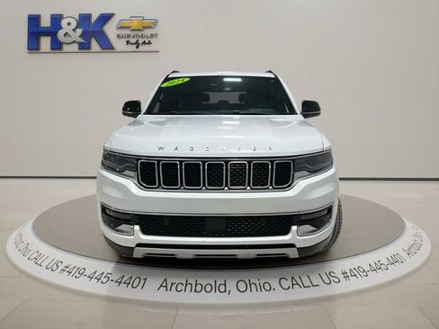 Used 2024 Jeep Wagoneer L Series II w/ Flexible Seating Group AWD/4WD image 2