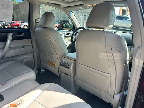 Used 2013 Toyota Highlander SE AWD/4WD image 17