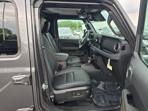 Used 2026 Jeep Wrangler Unlimited Sahara AWD/4WD image 27