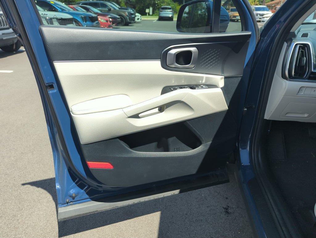 Used 2025 Kia Sorento S w/ Panoramic Sunroof Package FWD image 18