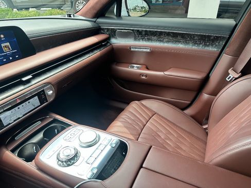 Used 2025 Genesis G90 3.5T AWD/4WD image 6