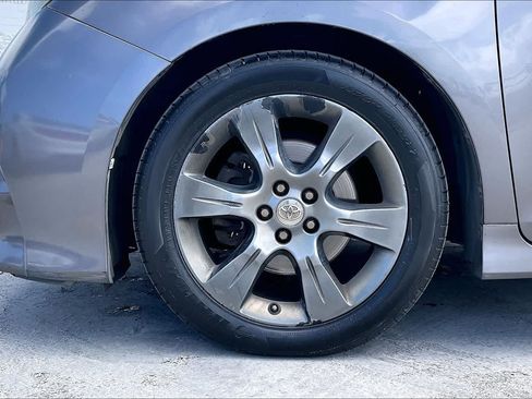 Used 2016 Toyota Sienna SE FWD image 8