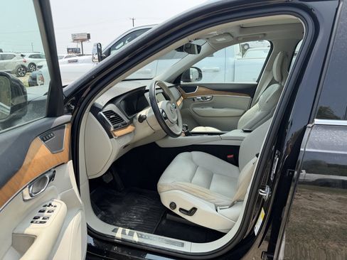 Used 2021 Volvo XC90 T6 Momentum w/ Climate Package AWD/4WD image 14