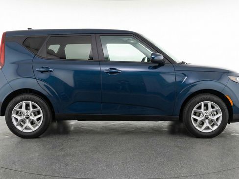 Used 2025 Kia Soul LX w/ LX Technology Package image 11