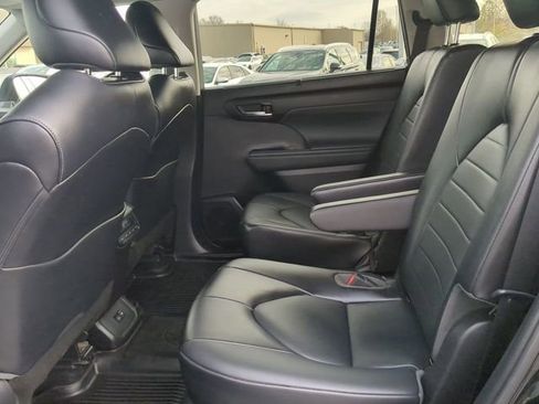 Used 2022 Toyota Highlander XLE image 13