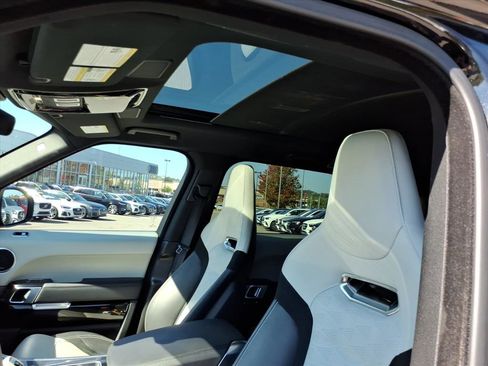 Used 2018 Land Rover Range Rover Sport SVR image 10