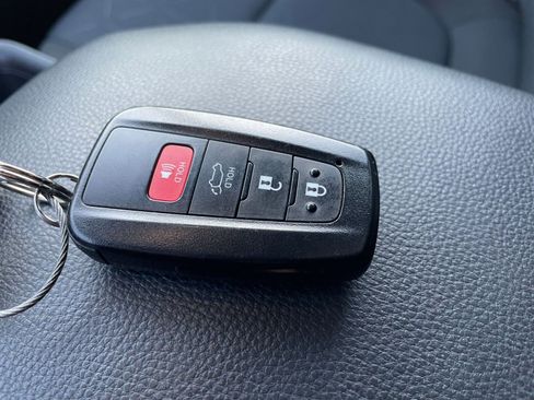 Used 2025 Toyota RAV4 XLE image 22