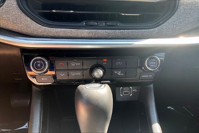 Used 2024 Jeep Compass Latitude AWD/4WD image 30