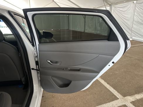 Used 2025 Hyundai Elantra Sport image 14