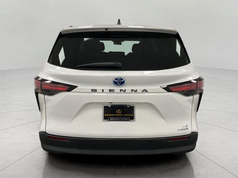 Used 2022 Toyota Sienna LE FWD image 5