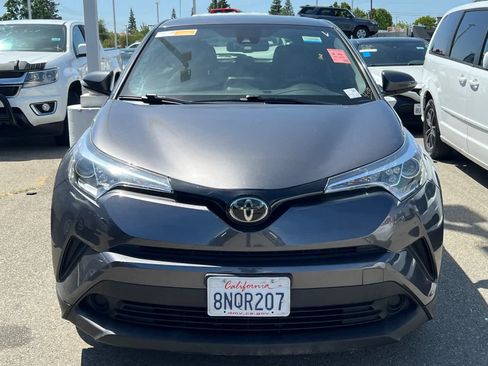 Used 2019 Toyota C-HR LE image 2