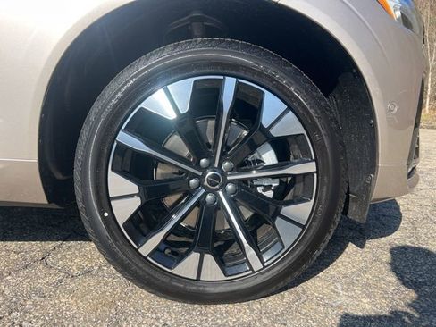 New 2026 Volvo XC60 B5 Plus w/ Protection Package Premier AWD/4WD image 9