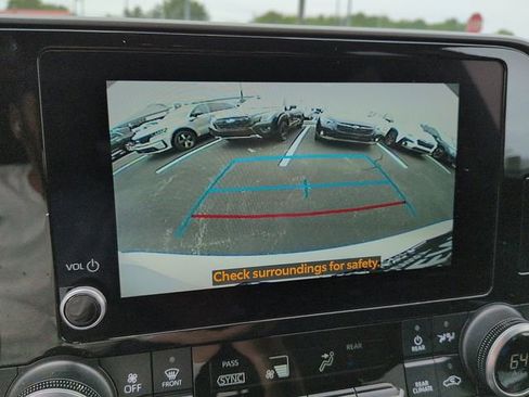 Used 2023 Toyota Highlander L FWD image 23
